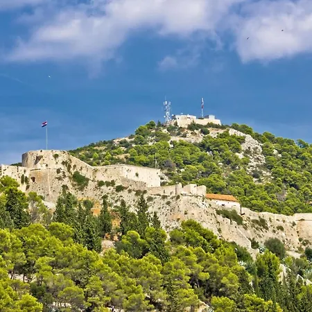 In With Sea View, Terrace, Air Conditioning, Wi-fi * 흐바르