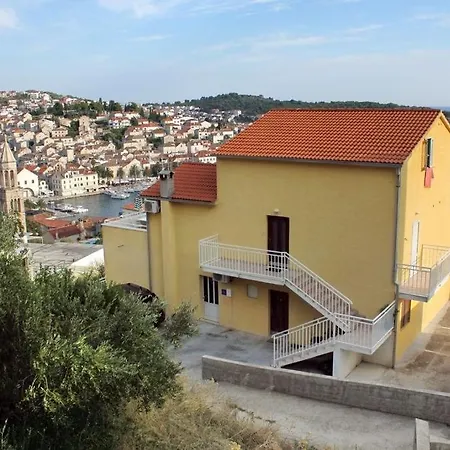 Apartment In With Sea View, Terrace, Air Conditioning, Wi-fi *